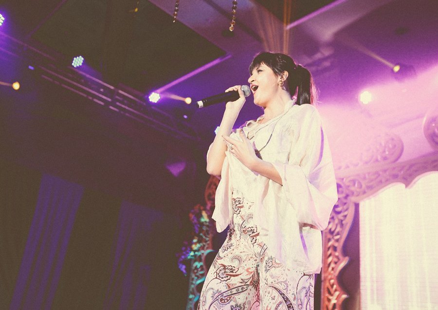 Live performance concert by Renowned Singers