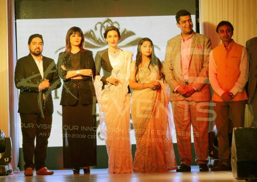 Karishma and nita lulla with Ashu Gupta and Lavika Gupta